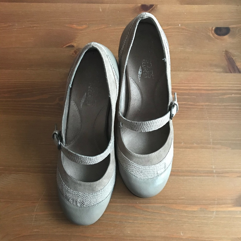 AEROSOLES Roller Rink Mary Jane Heels in Mink Lizard